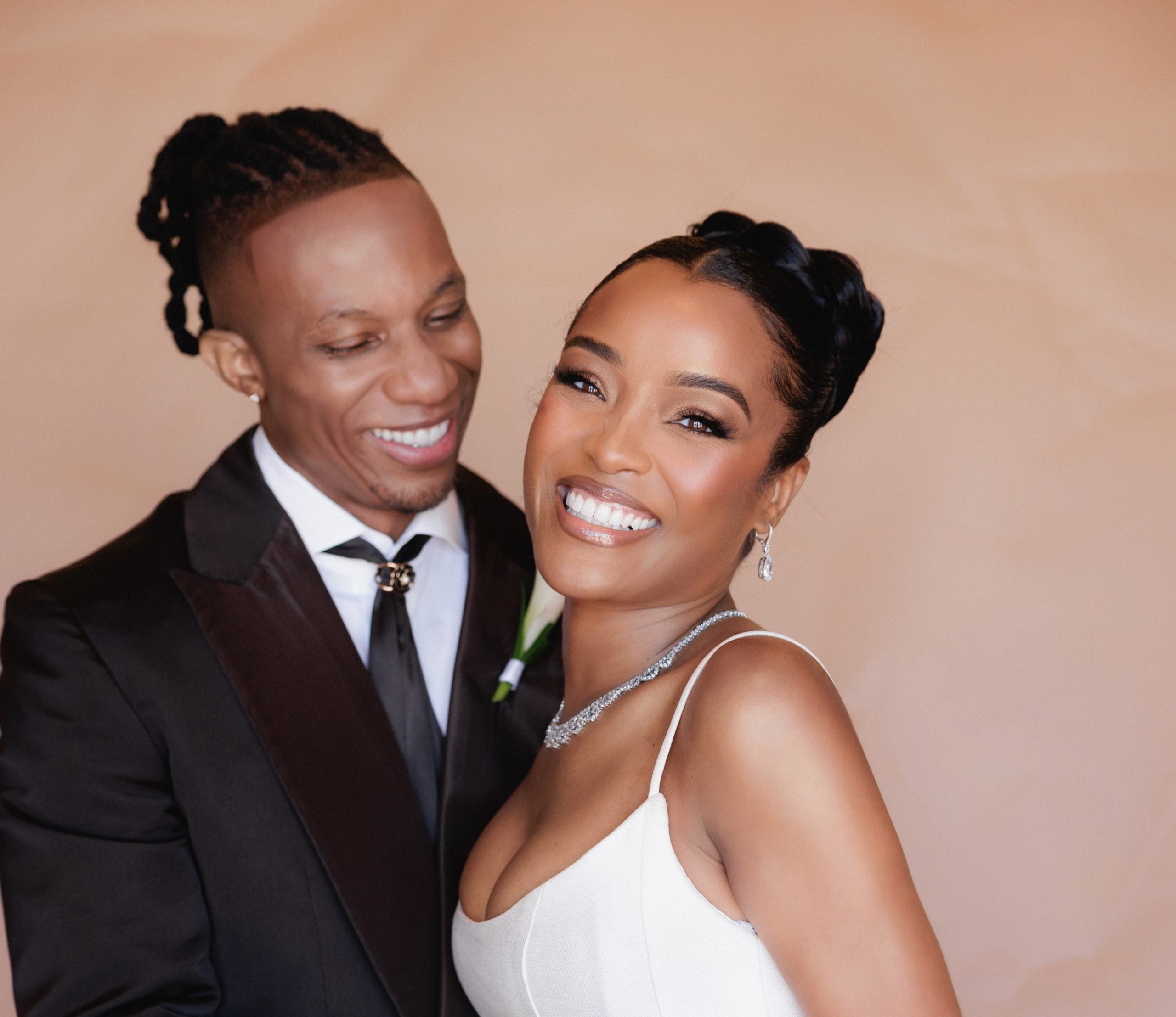 Bridal Bliss: '全部历史飞艇168官网结果记录 Ghost' Star LaToya Tonodeo And 'Found' Actor Arlen Escarpeta Marry In Oceanside Celebration
