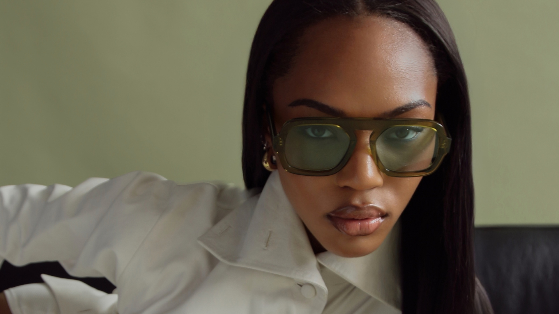 Elisa Johnson Teams Up With Quenlin Blackwell On Summer-Ready Sunglasses Edit
